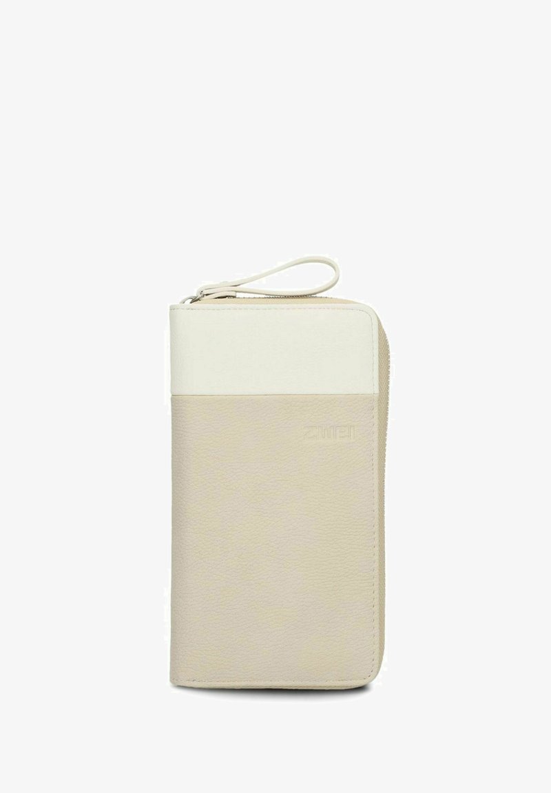 Beige en gebroken wit rechthoekige ritstas met polsriem, van textuurmateriaal, met subtiele reliëf merklogo aan de voorkant.