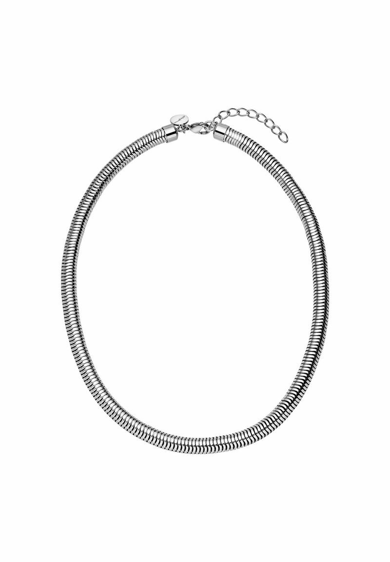 Silberne Metall-Schlangenkette mit glatter Textur, ausgestattet mit einem Verschluss und einer verstellbaren Verlängerungskette für unterschiedliche Längen.