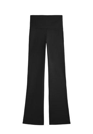Pantaloni neri a gamba larga realizzati in un tessuto liscio e elastico. Vita alta e senza cuciture o decorazioni visibili.