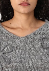 Vero Moda VMLOLLIPOP V NECK - Trui - medium grey