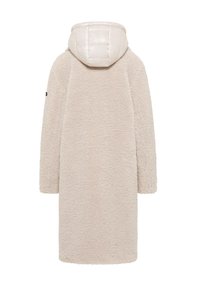 Beige teddy coat met een puffy capuchon, lange mouwen en een zachte, gestructureerde oppervlakte. Heeft een logo-embleem op de linkermouw.