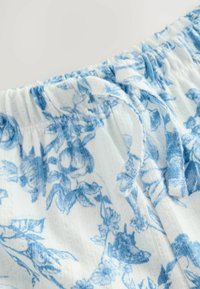 Valitud, blue floral