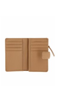 Portafoglio in pelle color cuoio con finitura texture, dotato di più slot per carte e un compartimento con zip, chiuso da un bottone automatico.