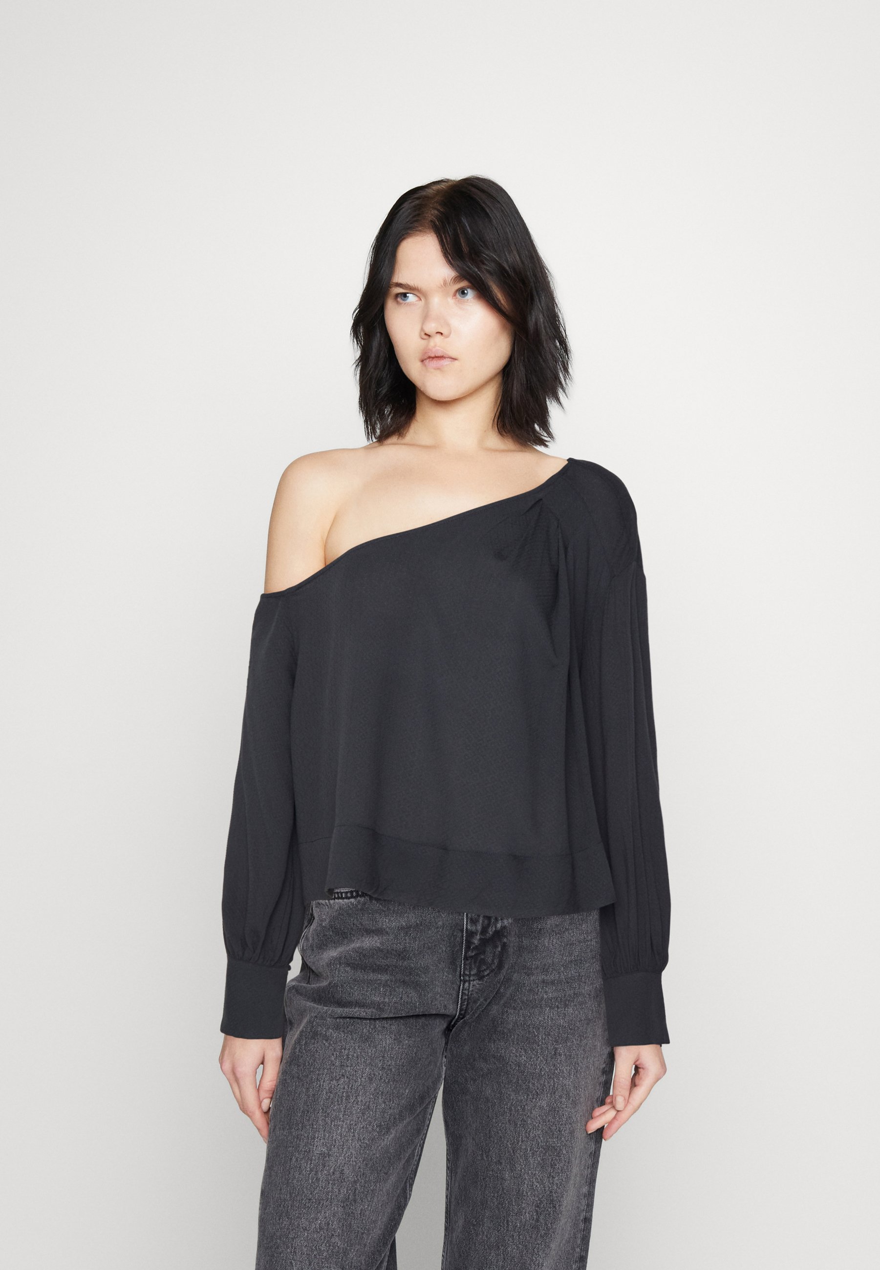 Débardeur Free People – Noir Métallisé à Volants – Bretelles Spaghetti – Taille XS