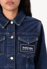 Red Bull Racing x Pepe Jeans CLASSIC JACKET - Veste en jean - blue denim