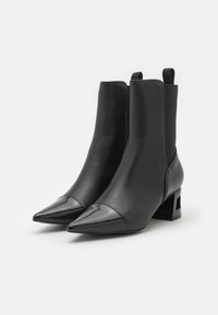 KARL LAGERFELD TETRA GORE BOOT - Kotníkové boty - black