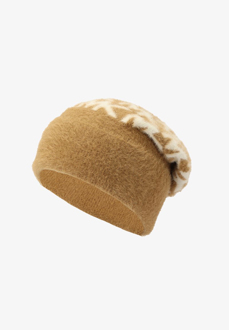 Beret en laine beige avec une texture douce et feutrée, arborant une bande à motifs de couleur crème autour du bord. Forme arrondie, design non structuré.