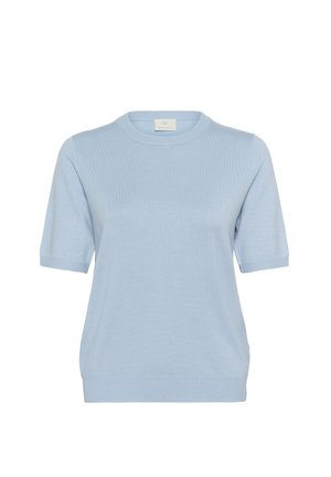 Lichtblauwe gebreide sweater met korte mouwen en ronde halslijn, gemaakt van zacht materiaal en met een relaxte pasvorm. Heeft ribgebreide onderrand en manchetten.
