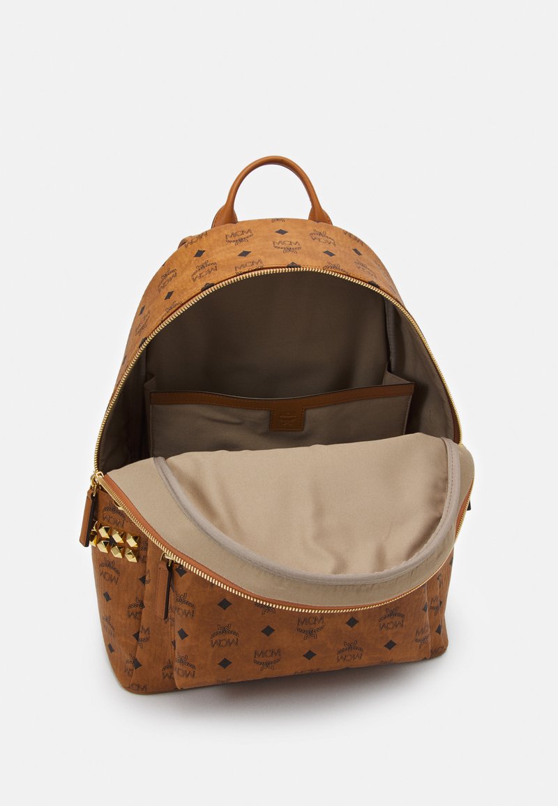 Herren Rucksäcke | MCM STARK SIDE STUDS BACKPACK IN VISETOS Tagesrucksack cognac - VY23598 Herren Rucksäcke | MCM STARK SIDE STUDS BACKPACK IN VISETOS Tagesrucksack cognac - VY23598