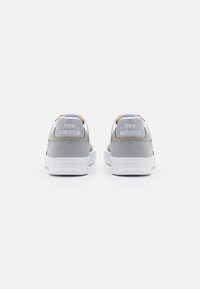 New Balance CT300 UNISEX - Sapatilhas - grey/white