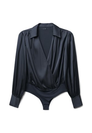 Body satin blu navy scuro con maniche lunghe a sbuffo, scollatura a V profonda e fondo aderente. Texture liscia con colletto classico e silhouette elegante.