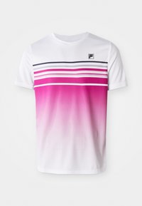 Weißes T-Shirt mit kurzen Ärmeln, das ein pinkes Ombre-Design, horizontale Streifen in Dunkelrosa und Marineblau sowie ein kleines schwarzes Logo auf der Brust aufweist.