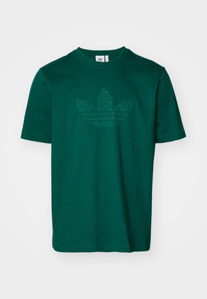 Ciemnozielona koszulka z krótkim rękawem z subtelnym logo Adidas trefoil złożonym z mniejszych logo umieszczonym na środku klatki piersiowej.