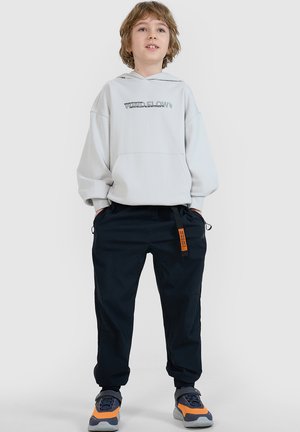 4F, 4F SPODNIE CASUAL JOGGERY CHŁOPIĘCE - CZARNE 122 (6-7 LAT) - Pantalon de survêtement - deep black