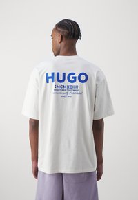 HUGO NALONO - Print T-shirt - open white