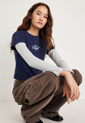 ESSENTIAL SPORTY TEE - Tričko s potlačou - dark blue