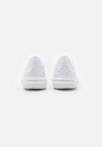 ASICS JOLT 4 - Chaussures de running sur route - white/white