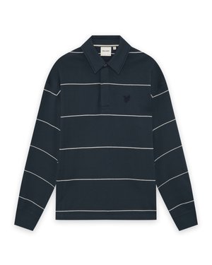 Polo de manga larga color azul marino con rayas horizontales blancas y un pequeño logo bordado en el pecho izquierdo.