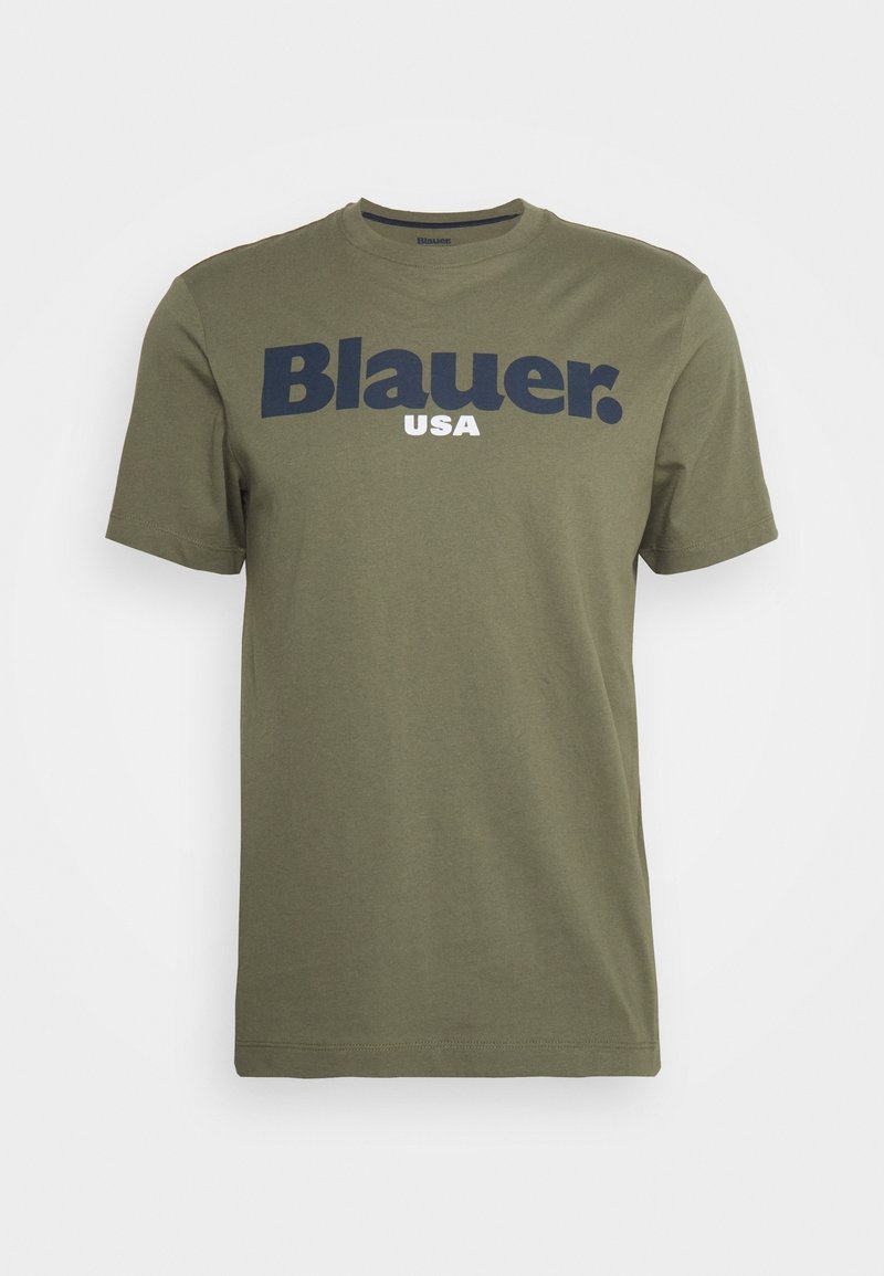 T-shirt vert olive à manches courtes et col rond avec l'inscription « Blauer. USA » imprimée en grandes lettres bleu marine et blanches sur le devant.
