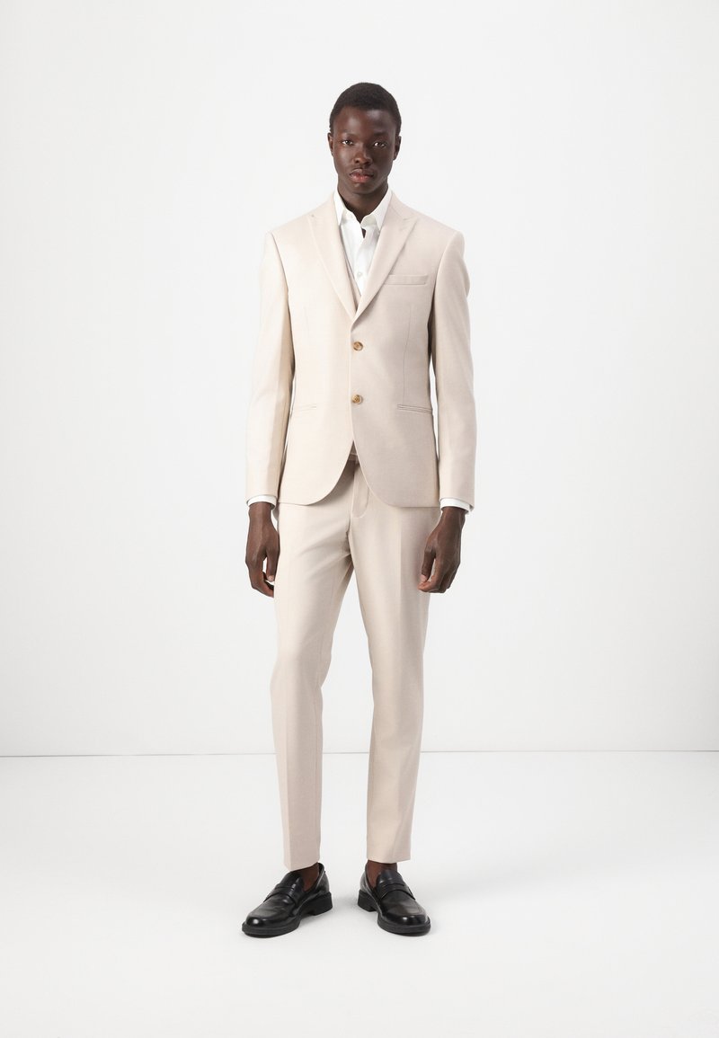 Isaac Dewhirst THE FASHION SUIT PEAK SET - Suit - light beige/beige -  Zalando.co.uk