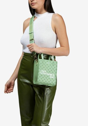V73, SHOPPING RESPONSIBILITY LOGO - Handbag - verde