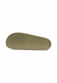 Semelle de chaussure en caoutchouc avec rainures horizontales, "BOSS" embossé au centre, taille 44 indiquée près des orteils, couleur brun clair.