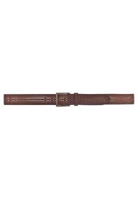 Ceinture en cuir perforé marron avec une boucle en métal argenté. Présente des trous ronds régulièrement espacés sur toute sa longueur, offrant des options de réglage de la taille.