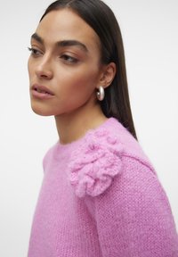 Vero Moda VMADIA ONECK FLOWER - Pulover - fuchsia pink