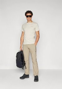 Columbia SILVER RIDGE™ UTILITY PANT - Lauko kelnės - tusk