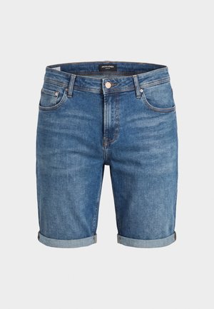 Pantalones cortos de mezclilla azul con dobles en los puños, botón frontal, cremallera, presillas para cinturón y diseño de cinco bolsillos sobre un fondo blanco.