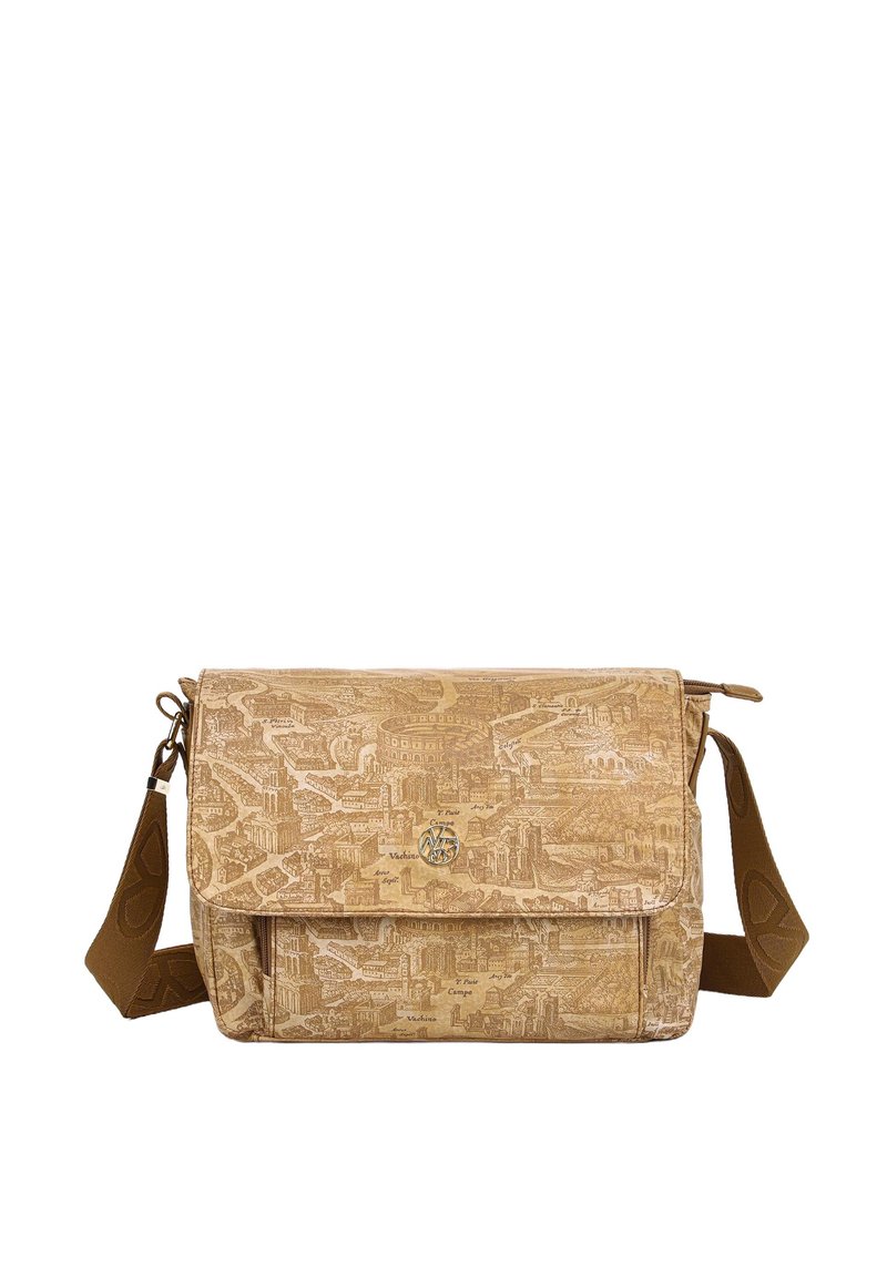 Borsa a tracolla color beige con design della skyline in rilievo, dotata di patta frontale, tracolla regolabile marrone e dettaglio del logo sulla patta.