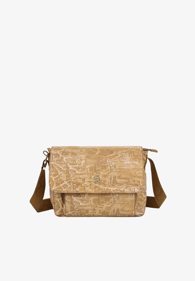 Borsa a tracolla color beige con design della skyline in rilievo, dotata di patta frontale, tracolla regolabile marrone e dettaglio del logo sulla patta.