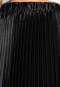 YAS Saia plissada - black