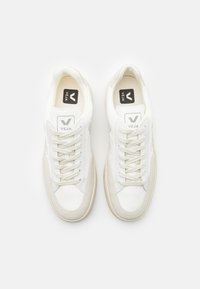Veja V 12 - Tenisky - white/natural