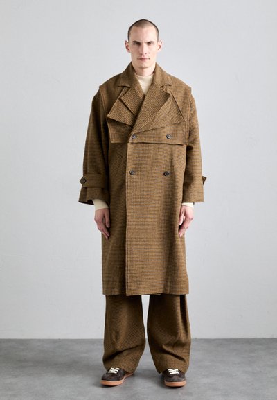 Henrik Vibskov HANDS DOWN COAT - Gabardina - brown