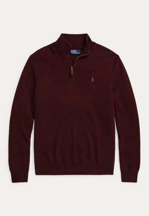Pulover burgundy cu guler înalt și închidere cu fermoar, având un mic logo brodat pe piept și o textură moale.