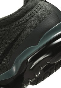 Nike Sportswear AIR VAPORMAX 2023 FLYKNIT - Trainers - vintage green/black