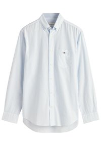 Camisa abotonada de manga larga de color azul claro, hecha de algodón. Presenta un cuello puntiagudo, un bolsillo en el pecho y una sutil textura de rayas.