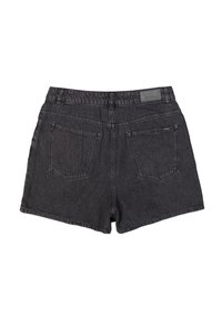 Zwarte denim shorts met een hoge taille. Voorzien van twee achterzakken, een rechte pasvorm en een klein merketiket op de tailleband.