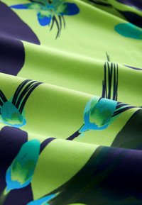 Next Maksikleit - green and navy floral