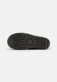 UGG CLASSIC MINI ATHERSON - Zimski škornji - black