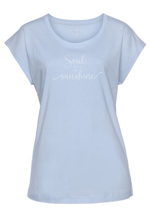 Camiseta de manga corta azul claro con la frase "Soul full of sunshine" impresa en letra blanca en la parte delantera.