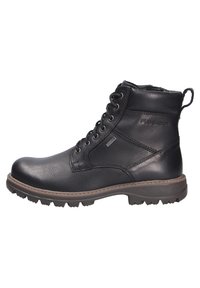 Botín negro de cuero hasta el tobillo con diseño de cordones, parte superior texturizada, acolchado en el tobillo y suela de goma resistente para tracción. Presenta un detalle de marca en el lateral.