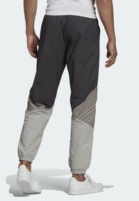 adidas Originals Träningsbyxor - grey