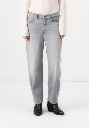 Light gray straight-leg jeans made of denim, featuring five pockets, a button and zip closure, and subtle fading. Worn with black heeled boots.
