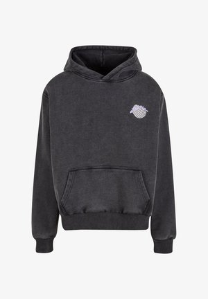 Tamno sivi dukserica s prednjim džepom, rebrastim manžetama i ljubičastim grafičkim dizajnom na prsima. Izrađena od mekog, teksturiranog materijala.