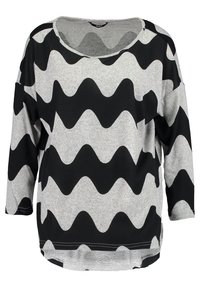 Langarmshirt aus grauem Stoff mit einem schwarzen wellenförmigen Muster; runder Ausschnitt; lockere Passform; weiche Textur; sichtbare Nähte am Saum.