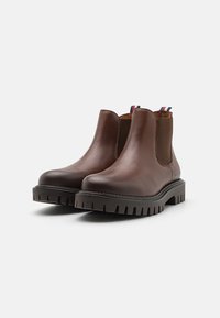 Tommy Hilfiger PREMIUM CASUAL CHUNKY - Klassiset nilkkurit - winter cognac