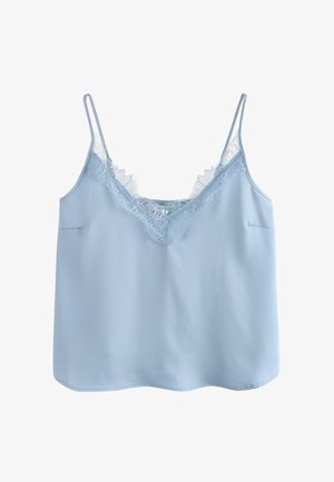 Camisole en satin bleu clair avec fines bretelles et délicate bordure en dentelle le long de l'encolure en V.