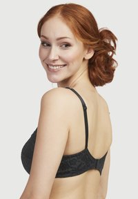 Svart spets-bh med justerbara axelband, hak-och-öga stängning och intrikata blommönster på tyget.